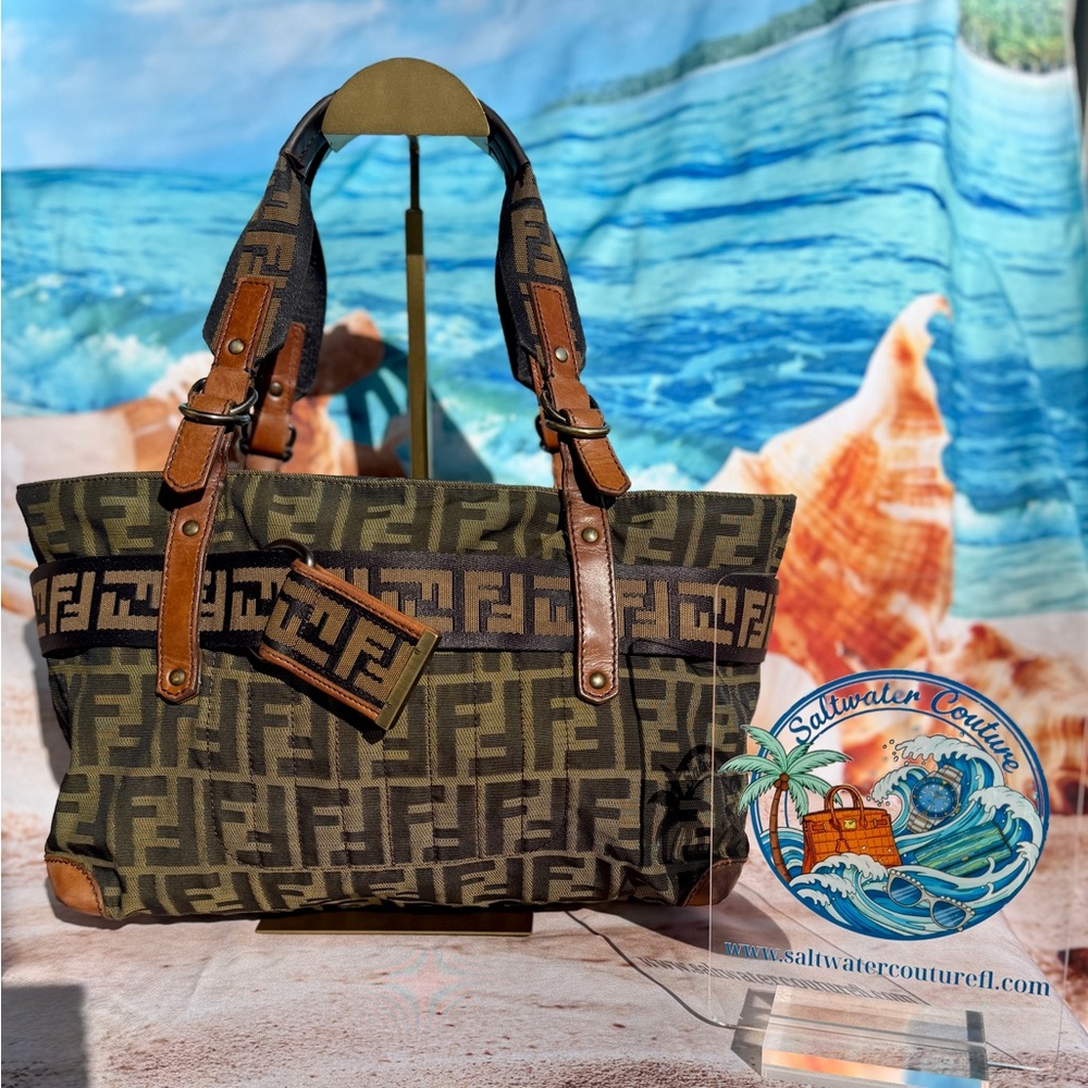Authentic Vintage fendi tote Zucca print, great condition!